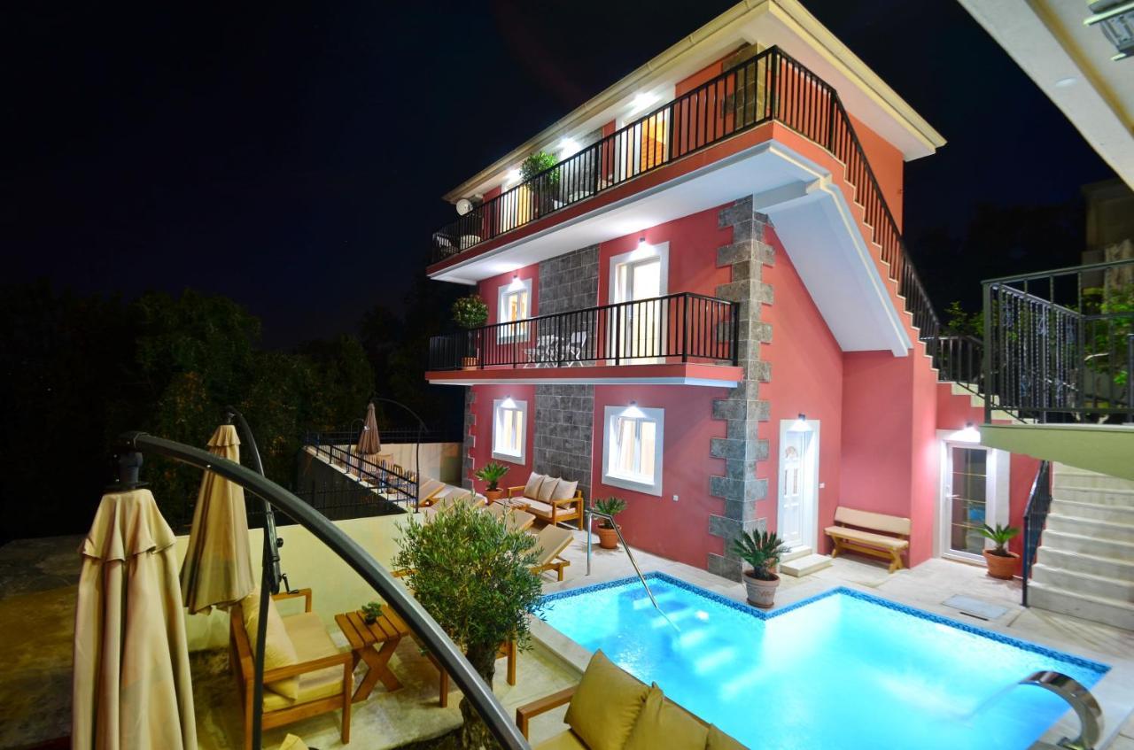 Apartments Lux S Tivat Eksteriør bilde
