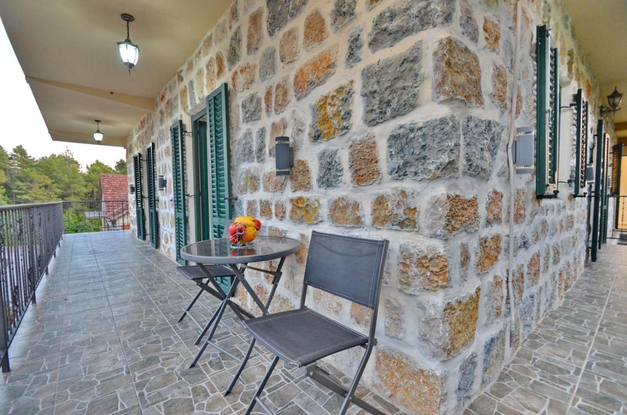 Apartments Lux S Tivat Eksteriør bilde