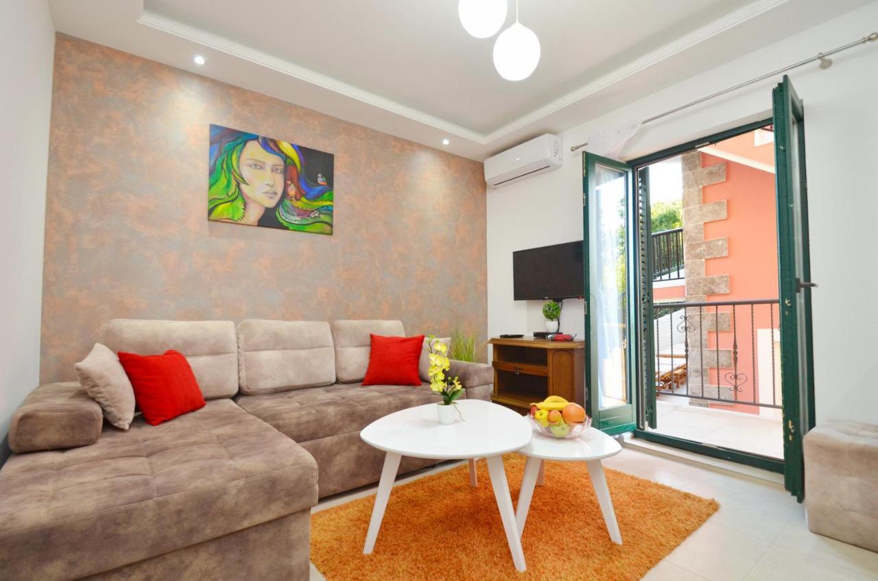 Apartments Lux S Tivat Eksteriør bilde