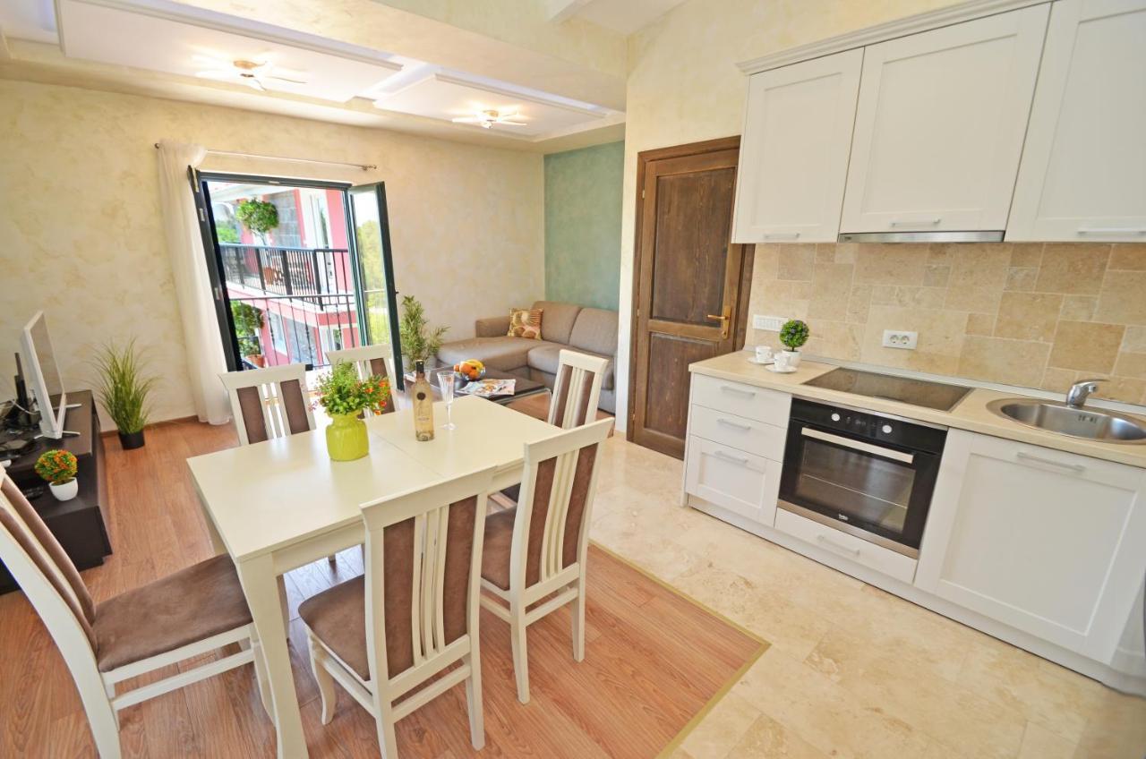 Apartments Lux S Tivat Eksteriør bilde