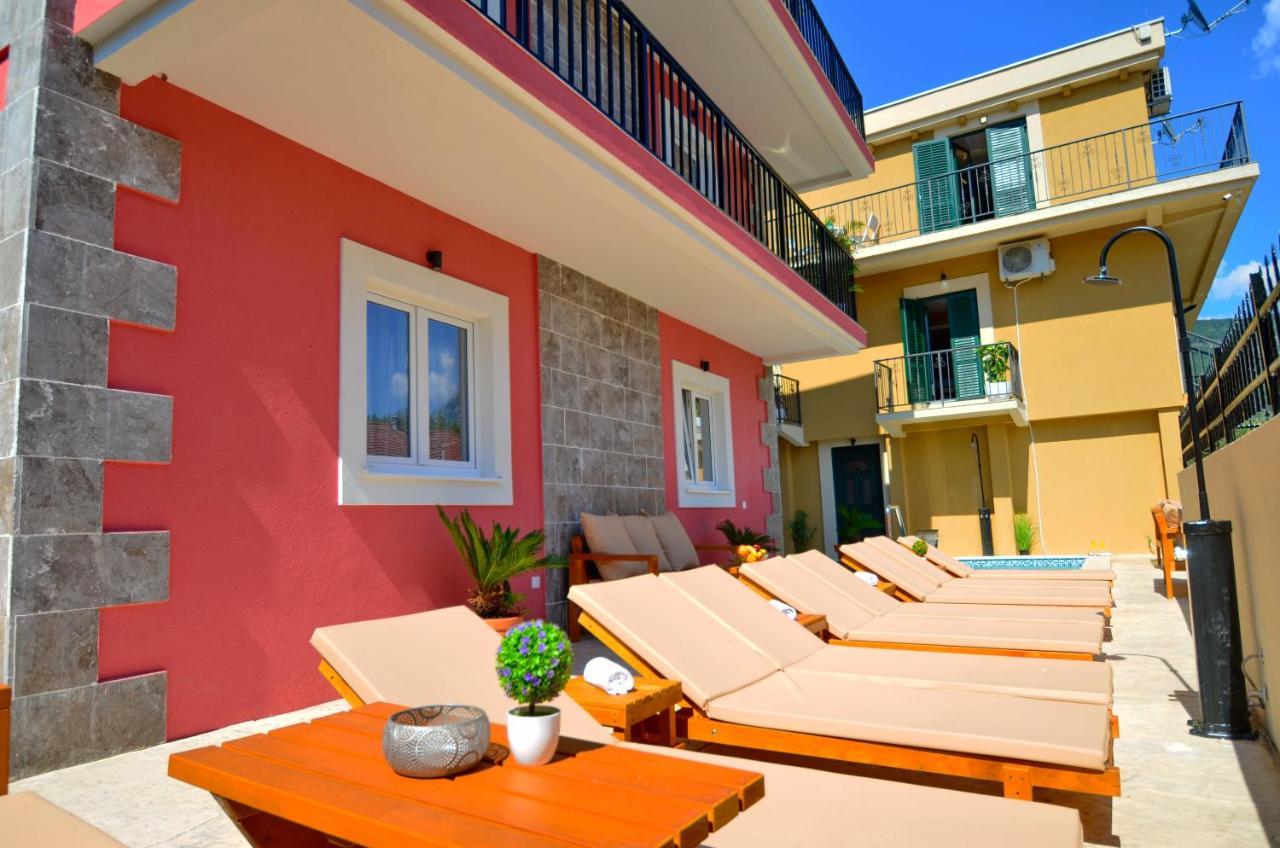 Apartments Lux S Tivat Eksteriør bilde